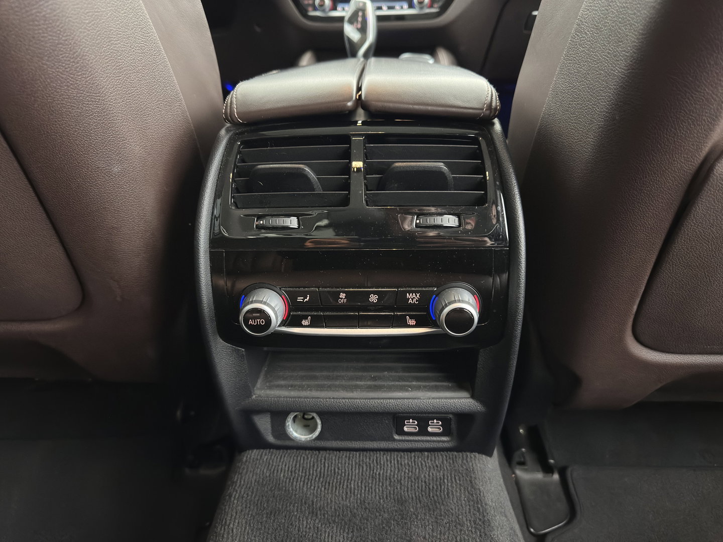 BMW 5 Serie 530e iPerformance eDrive Edition (INCL.BTW) Aut. *HEAD-UP | LUXURY-LEATHER | FULL-LED | SOFT-CLOSE | TOP-VIEW | MEMORY-PACK | DIGI-COCKPIT | NAVI-FULLMAP | HEATED-COMFORTSEATS | PRIVACY-GLASS | ECC | PDC | 18''ALU*