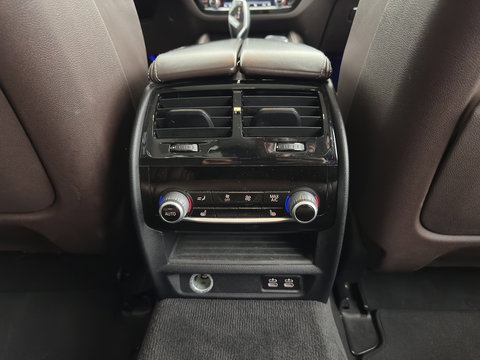 BMW 5 Serie 530e iPerformance eDrive Edition (INCL.BTW) Aut. *HEAD-UP | LUXURY-LEATHER | FULL-LED | SOFT-CLOSE | TOP-VIEW | MEMORY-PACK | DIGI-COCKPIT | NAVI-FULLMAP | HEATED-COMFORTSEATS | PRIVACY-GLASS | ECC | PDC | 18''ALU*
