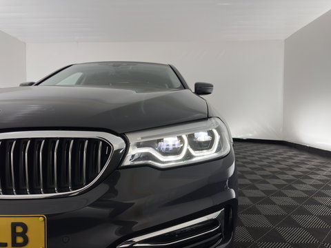 BMW 5 Serie 530e iPerformance eDrive Edition (INCL.BTW) Aut. *HEAD-UP | LUXURY-LEATHER | FULL-LED | SOFT-CLOSE | TOP-VIEW | MEMORY-PACK | DIGI-COCKPIT | NAVI-FULLMAP | HEATED-COMFORTSEATS | PRIVACY-GLASS | ECC | PDC | 18''ALU*