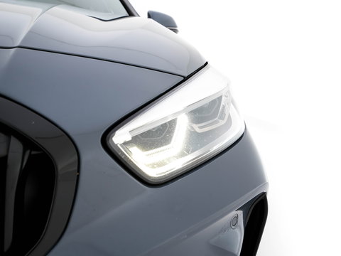 BMW 1-serie 118i Executive Edition M-Sportpack (INCL.BTW) *SPORT-SEATS | FULL-LED | DIGI-COCKPIT | HIFI-SOUND | CAMERA | NAVI-FULLMAP | AMBIENT-LIGHT | PRIVACY-GLASS | ECC | PDC | CRUISE | 18''ALU*