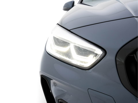 BMW 1-serie 118i Executive Edition M-Sportpack (INCL.BTW) *SPORT-SEATS | FULL-LED | DIGI-COCKPIT | HIFI-SOUND | CAMERA | NAVI-FULLMAP | AMBIENT-LIGHT | PRIVACY-GLASS | ECC | PDC | CRUISE | 18''ALU*