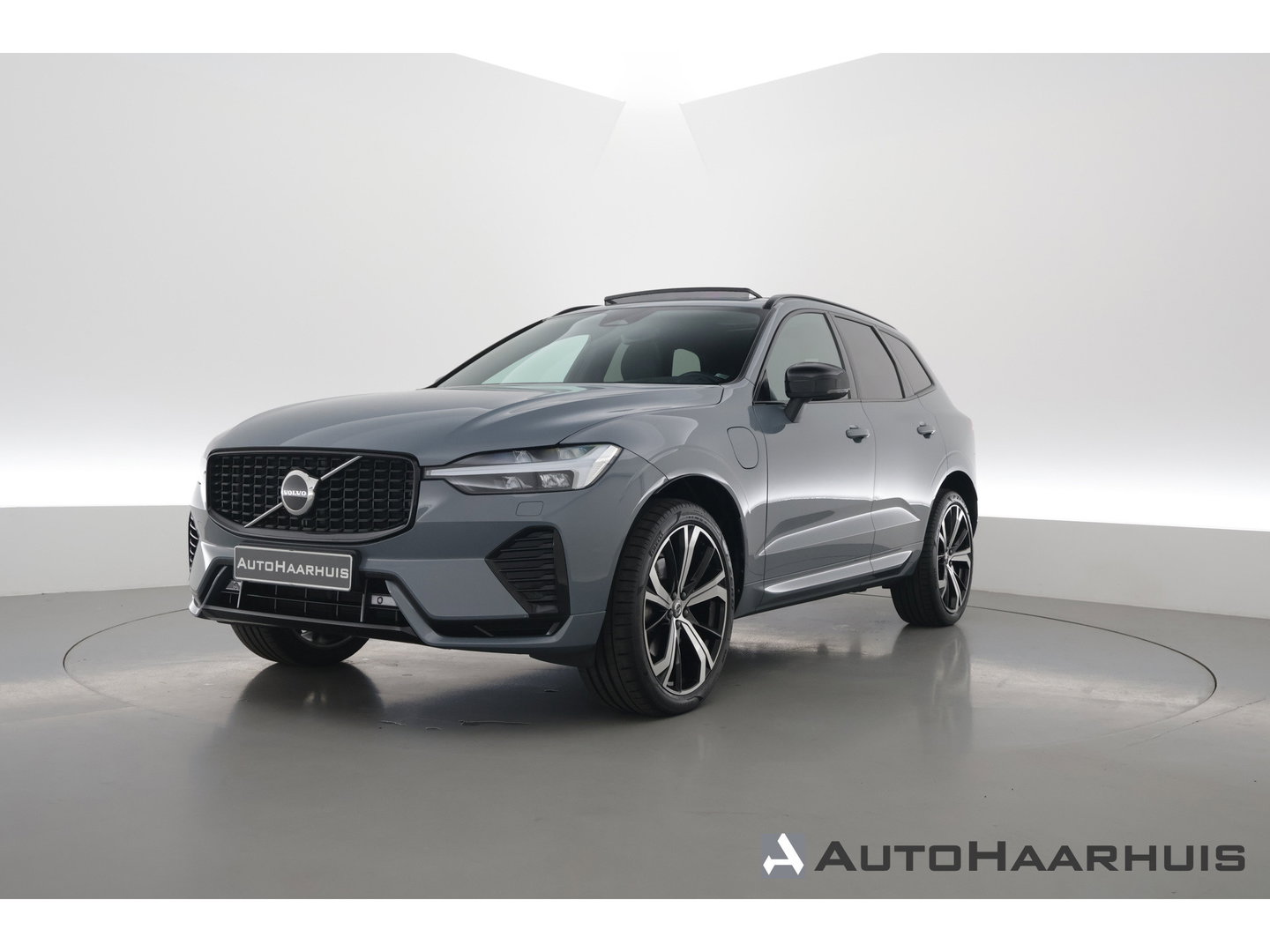 Volvo XC60 2.0 T6 Plug-in hybrid AWD Plus Dark SOH 97,7% | Pano | Memory Seats | Elek. Trekhaak | Camera | Stoel- Stuurverw. | 21'' | Pilot Assist