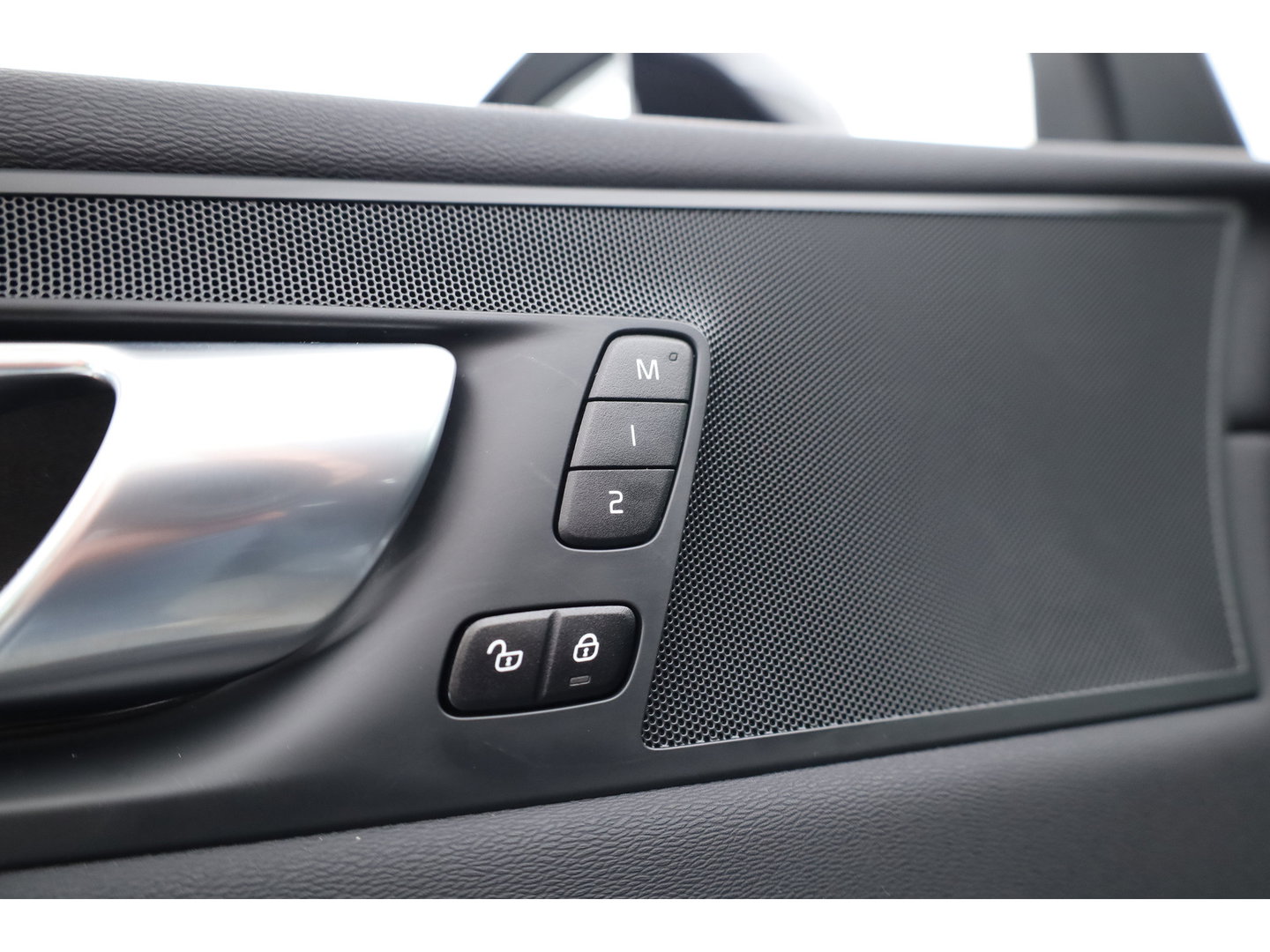 Volvo XC60 2.0 T6 Plug-in hybrid AWD Plus Dark SOH 97,7% | Pano | Memory Seats | Elek. Trekhaak | Camera | Stoel- Stuurverw. | 21'' | Pilot Assist