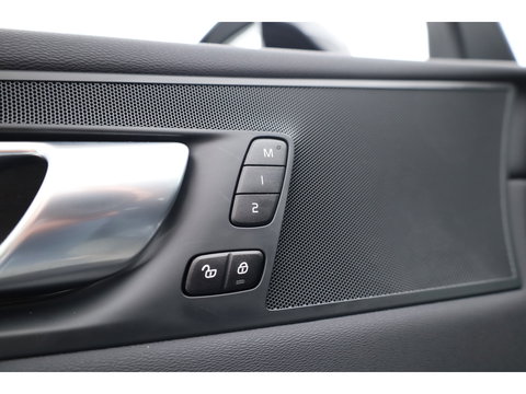 Volvo XC60 2.0 T6 Plug-in hybrid AWD Plus Dark SOH 97,7% | Pano | Memory Seats | Elek. Trekhaak | Camera | Stoel- Stuurverw. | 21'' | Pilot Assist