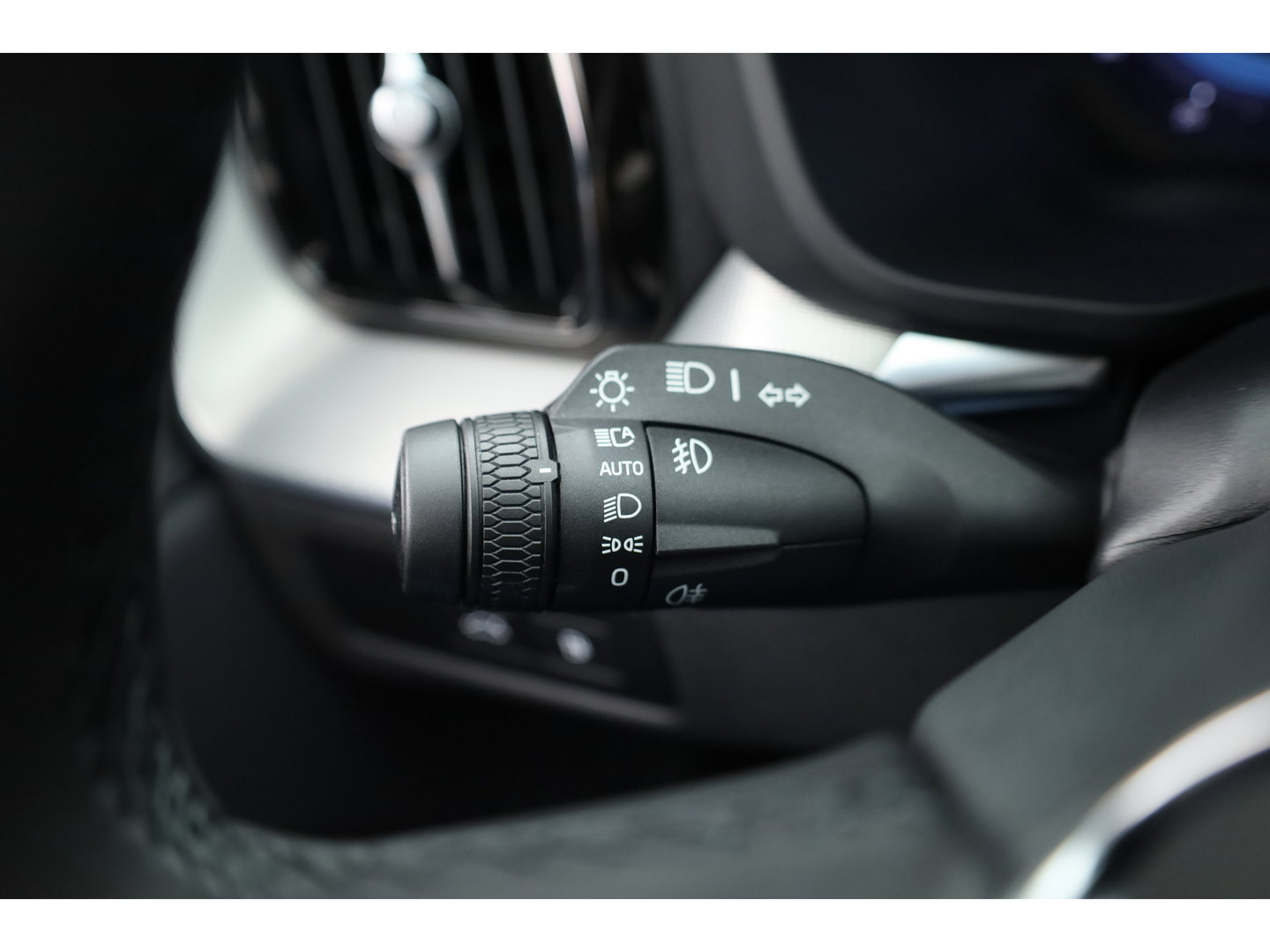 Volvo XC60 2.0 T6 Plug-in hybrid AWD Plus Dark SOH 97,7% | Pano | Memory Seats | Elek. Trekhaak | Camera | Stoel- Stuurverw. | 21'' | Pilot Assist