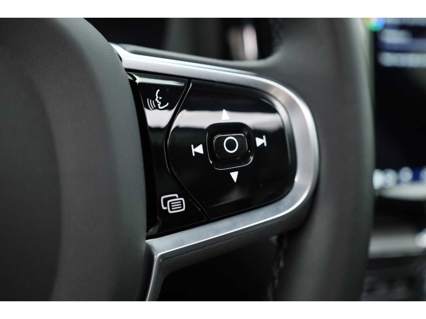 Volvo XC60 2.0 T6 Plug-in hybrid AWD Plus Dark SOH 97,7% | Pano | Memory Seats | Elek. Trekhaak | Camera | Stoel- Stuurverw. | 21'' | Pilot Assist