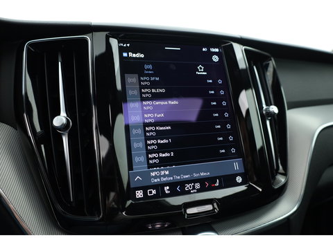 Volvo XC60 2.0 T6 Plug-in hybrid AWD Plus Dark SOH 97,7% | Pano | Memory Seats | Elek. Trekhaak | Camera | Stoel- Stuurverw. | 21'' | Pilot Assist