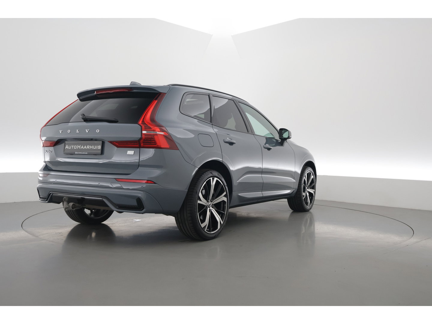 Volvo XC60 2.0 T6 Plug-in hybrid AWD Plus Dark SOH 97,7% | Pano | Memory Seats | Elek. Trekhaak | Camera | Stoel- Stuurverw. | 21'' | Pilot Assist