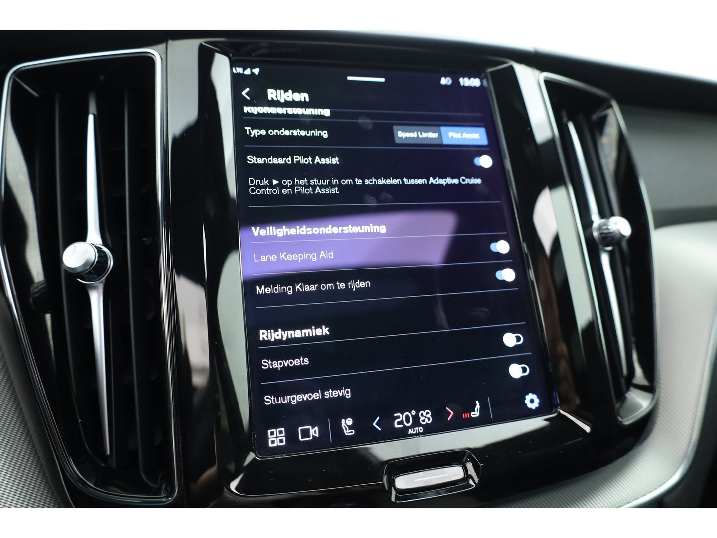 Volvo XC60 2.0 T6 Plug-in hybrid AWD Plus Dark SOH 97,7% | Pano | Memory Seats | Elek. Trekhaak | Camera | Stoel- Stuurverw. | 21'' | Pilot Assist