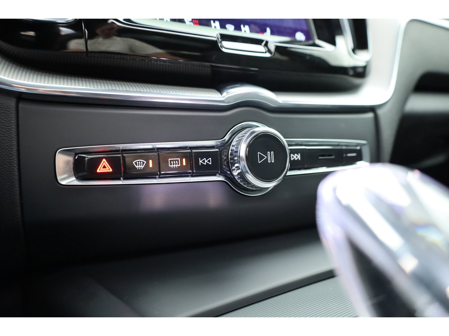 Volvo XC60 2.0 T6 Plug-in hybrid AWD Plus Dark SOH 97,7% | Pano | Memory Seats | Elek. Trekhaak | Camera | Stoel- Stuurverw. | 21'' | Pilot Assist