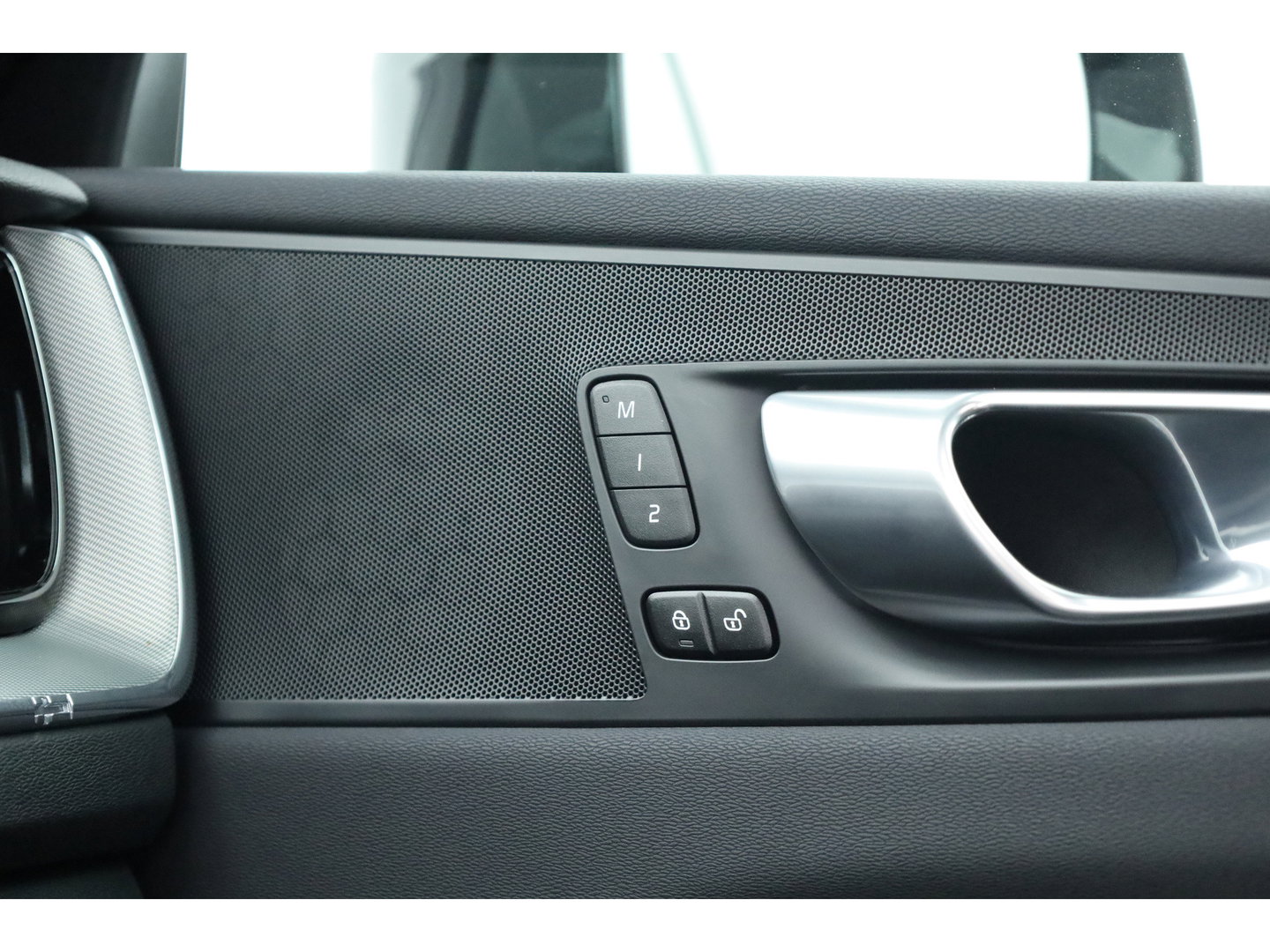 Volvo XC60 2.0 T6 Plug-in hybrid AWD Plus Dark SOH 97,7% | Pano | Memory Seats | Elek. Trekhaak | Camera | Stoel- Stuurverw. | 21'' | Pilot Assist