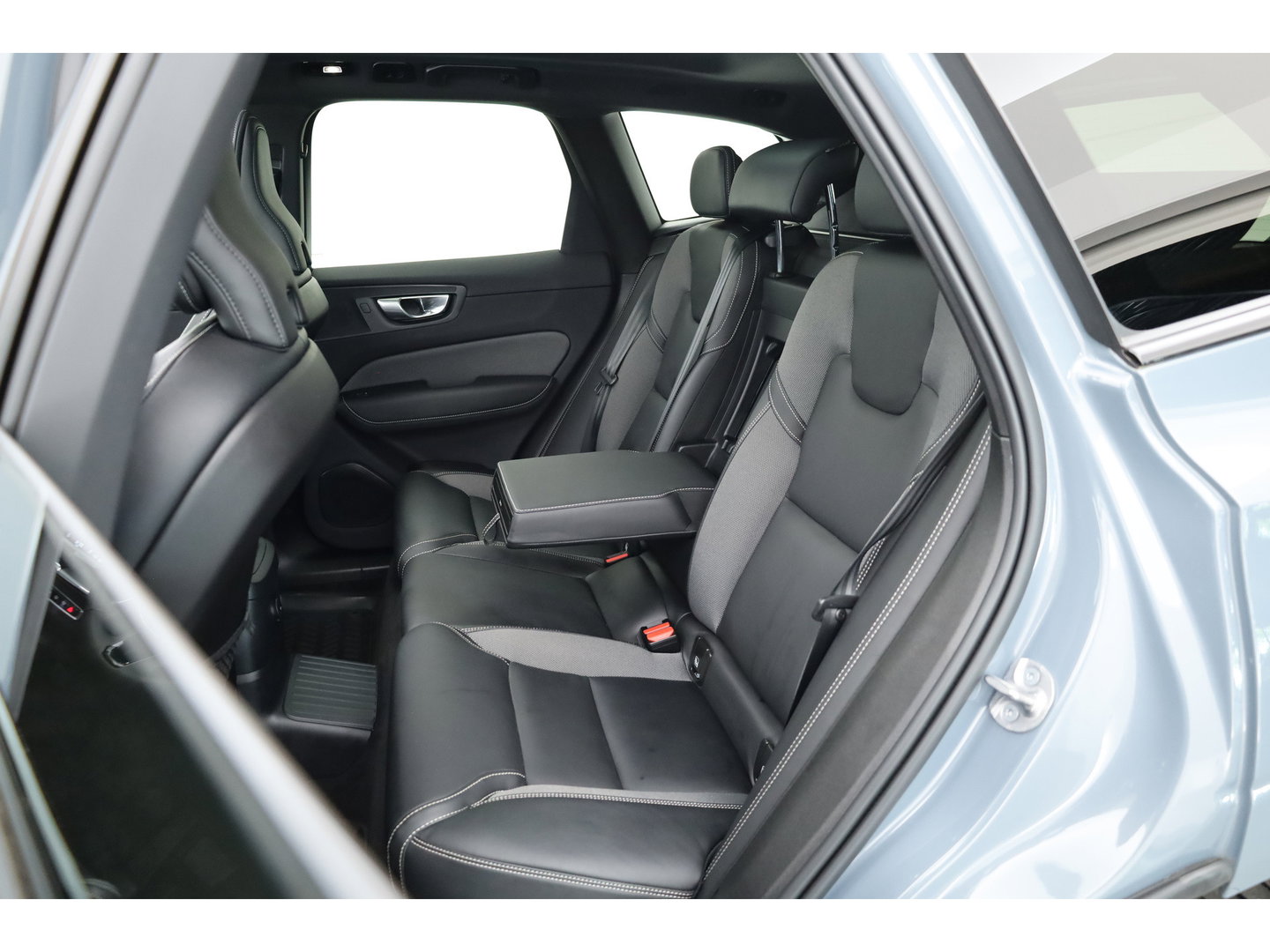 Volvo XC60 2.0 T6 Plug-in hybrid AWD Plus Dark SOH 97,7% | Pano | Memory Seats | Elek. Trekhaak | Camera | Stoel- Stuurverw. | 21'' | Pilot Assist
