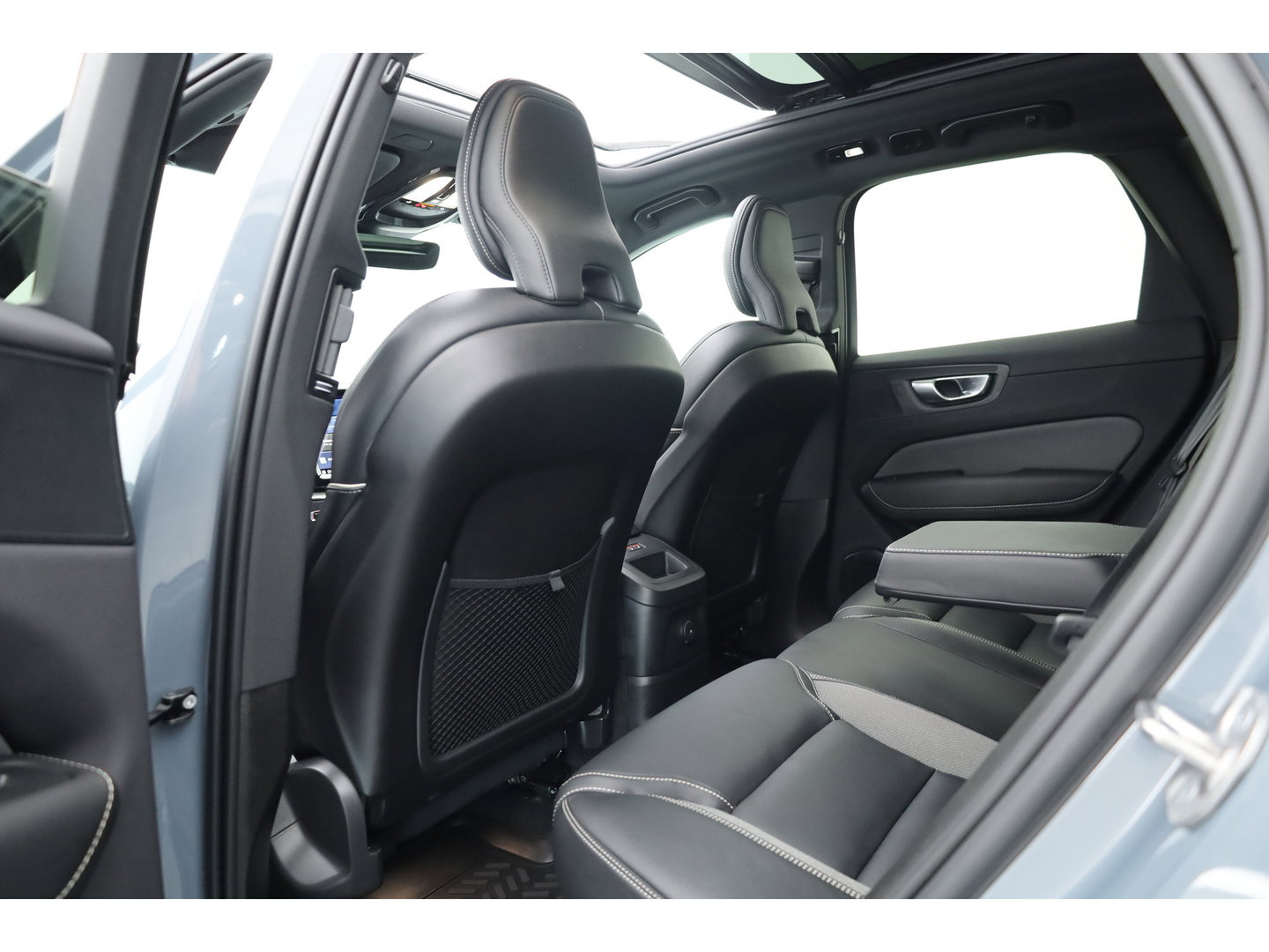 Volvo XC60 2.0 T6 Plug-in hybrid AWD Plus Dark SOH 97,7% | Pano | Memory Seats | Elek. Trekhaak | Camera | Stoel- Stuurverw. | 21'' | Pilot Assist