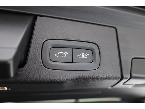 Volvo XC60 2.0 T6 Plug-in hybrid AWD Plus Dark SOH 97,7% | Pano | Memory Seats | Elek. Trekhaak | Camera | Stoel- Stuurverw. | 21'' | Pilot Assist