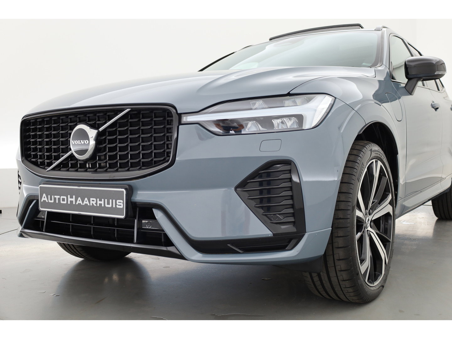 Volvo XC60 2.0 T6 Plug-in hybrid AWD Plus Dark SOH 97,7% | Pano | Memory Seats | Elek. Trekhaak | Camera | Stoel- Stuurverw. | 21'' | Pilot Assist