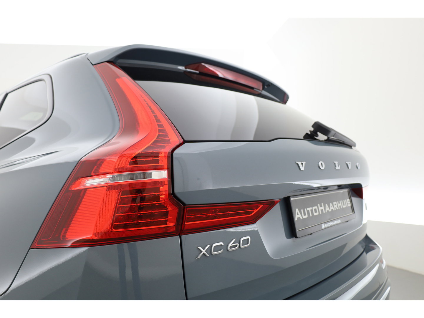 Volvo XC60 2.0 T6 Plug-in hybrid AWD Plus Dark SOH 97,7% | Pano | Memory Seats | Elek. Trekhaak | Camera | Stoel- Stuurverw. | 21'' | Pilot Assist