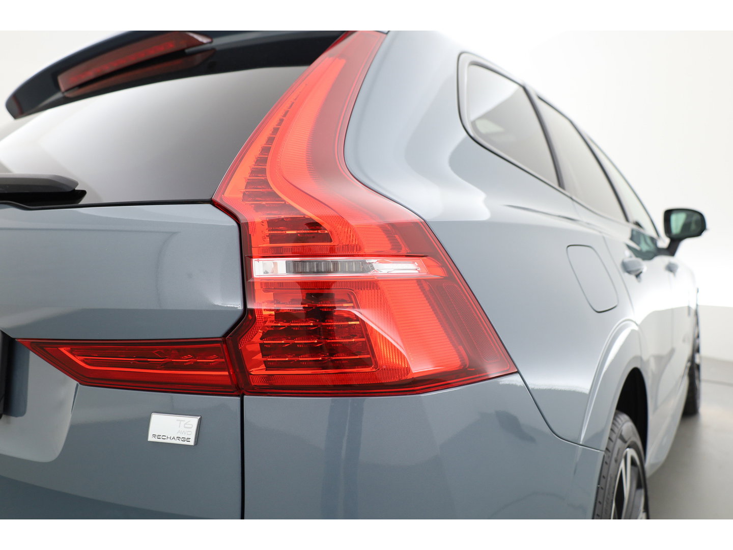 Volvo XC60 2.0 T6 Plug-in hybrid AWD Plus Dark SOH 97,7% | Pano | Memory Seats | Elek. Trekhaak | Camera | Stoel- Stuurverw. | 21'' | Pilot Assist