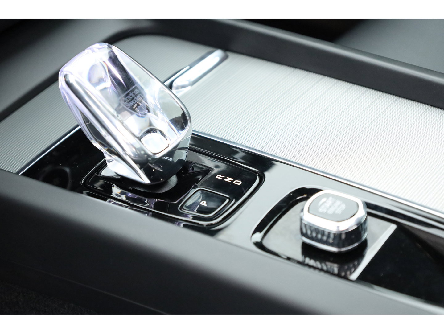Volvo XC60 2.0 T6 Plug-in hybrid AWD Plus Dark SOH 97,7% | Pano | Memory Seats | Elek. Trekhaak | Camera | Stoel- Stuurverw. | 21'' | Pilot Assist