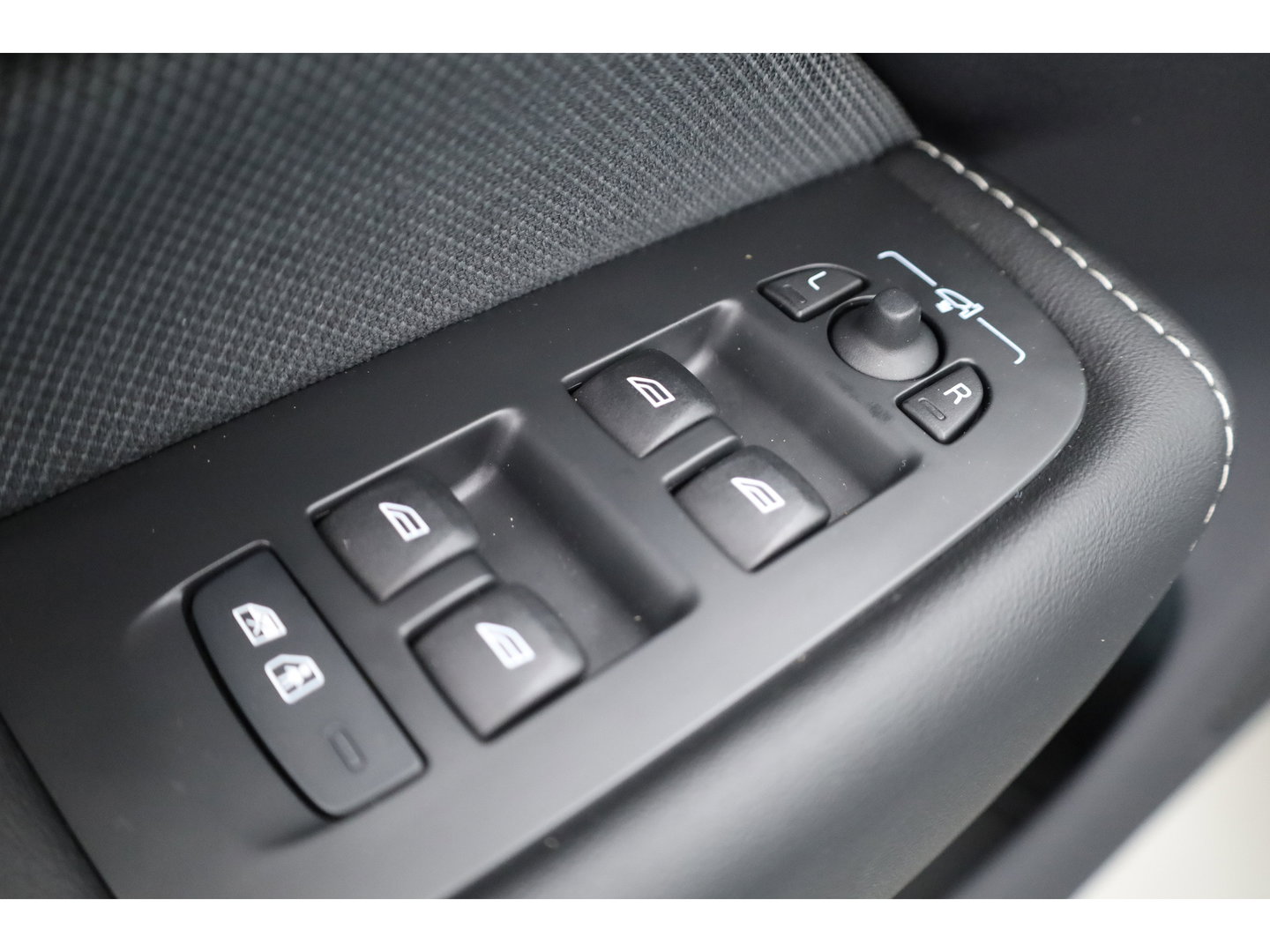 Volvo XC60 2.0 T6 Plug-in hybrid AWD Plus Dark SOH 97,7% | Pano | Memory Seats | Elek. Trekhaak | Camera | Stoel- Stuurverw. | 21'' | Pilot Assist