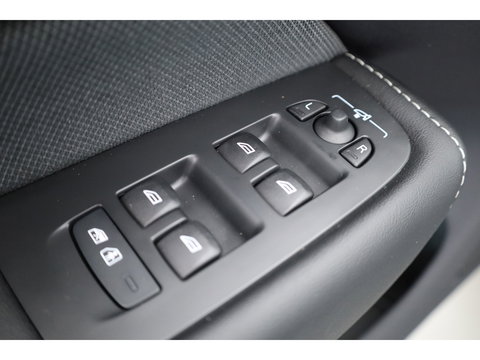 Volvo XC60 2.0 T6 Plug-in hybrid AWD Plus Dark SOH 97,7% | Pano | Memory Seats | Elek. Trekhaak | Camera | Stoel- Stuurverw. | 21'' | Pilot Assist