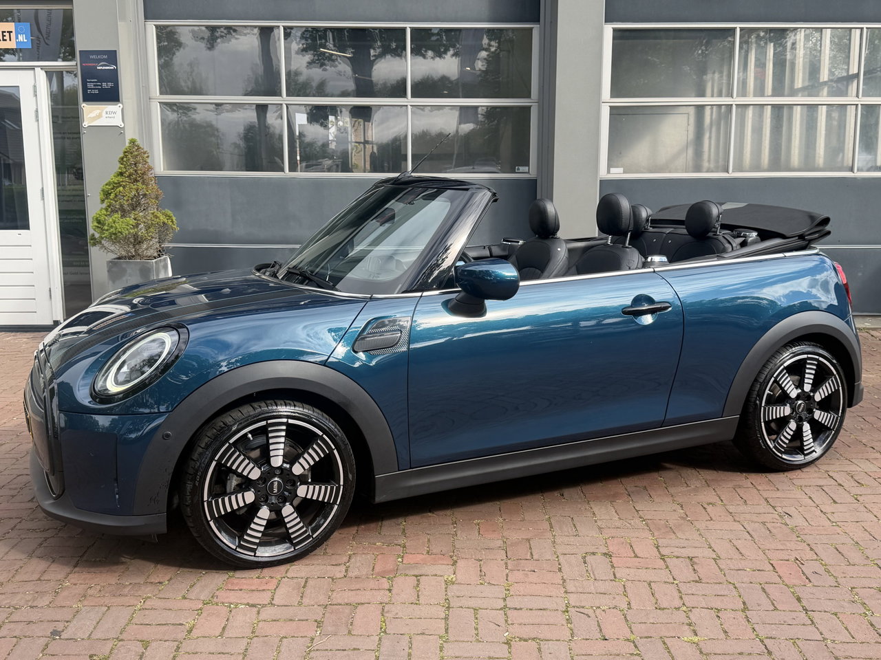 MINI Cooper Cabrio