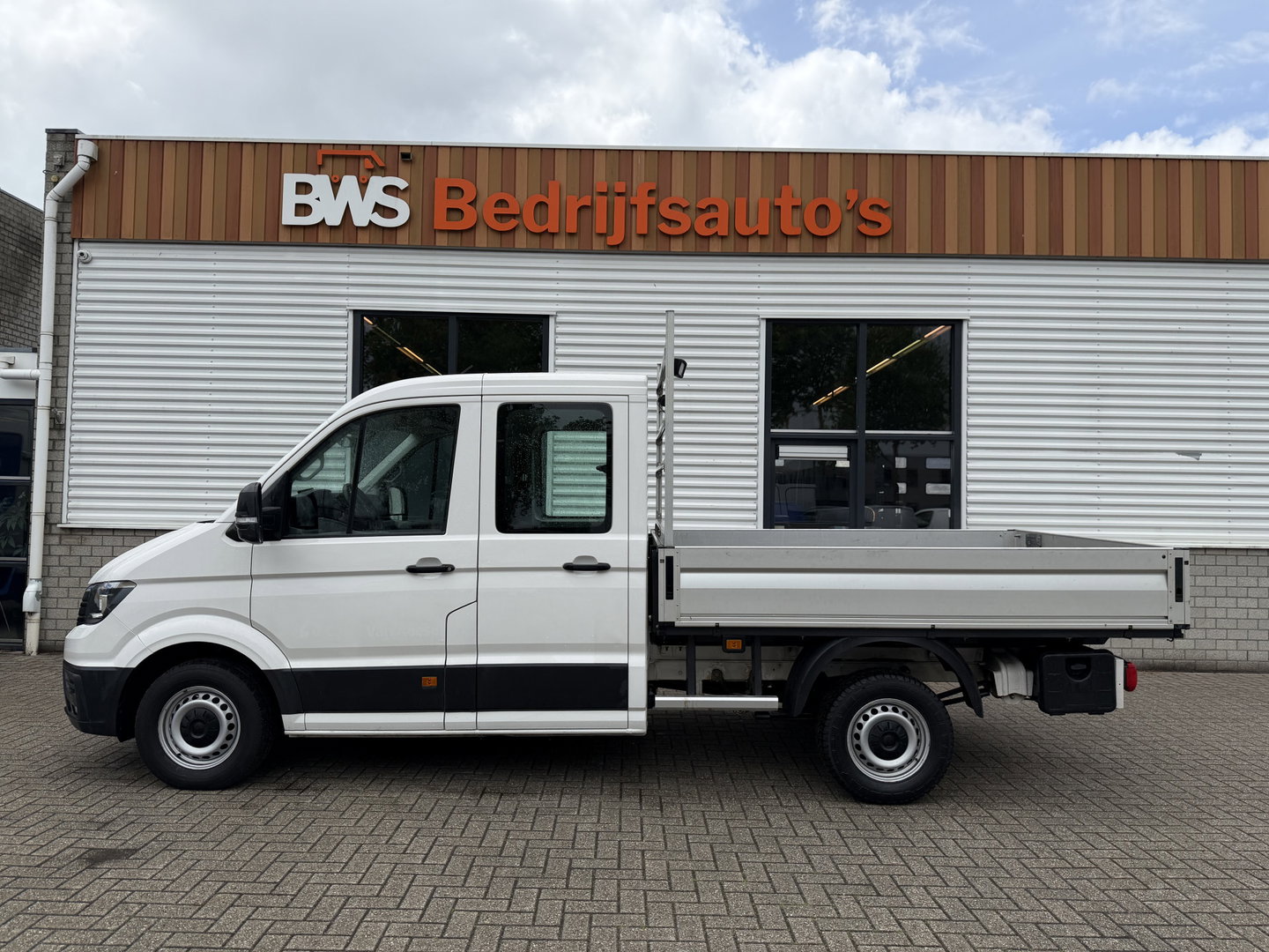 Volkswagen Crafter 35 2.0 TDI 177pk L3 EL DC 6 persoons Comfortline / RWD achterwielaandrijving / euro 6 / lease vanaf € / trekhaak 3500kg / camera / bpm vrij / vaste prijs rijklaar € 23.950 ex btw