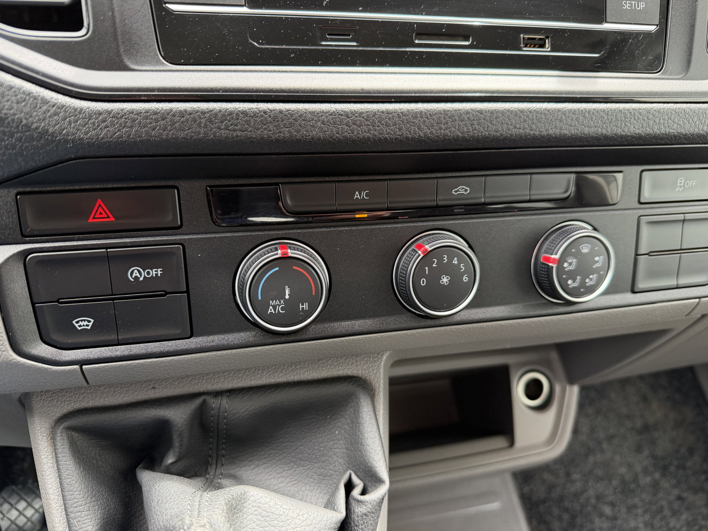 Volkswagen Crafter 35 2.0 TDI 177pk L3 EL DC 6 persoons Comfortline / RWD achterwielaandrijving / euro 6 / lease vanaf € / trekhaak 3500kg / camera / bpm vrij / vaste prijs rijklaar € 23.950 ex btw
