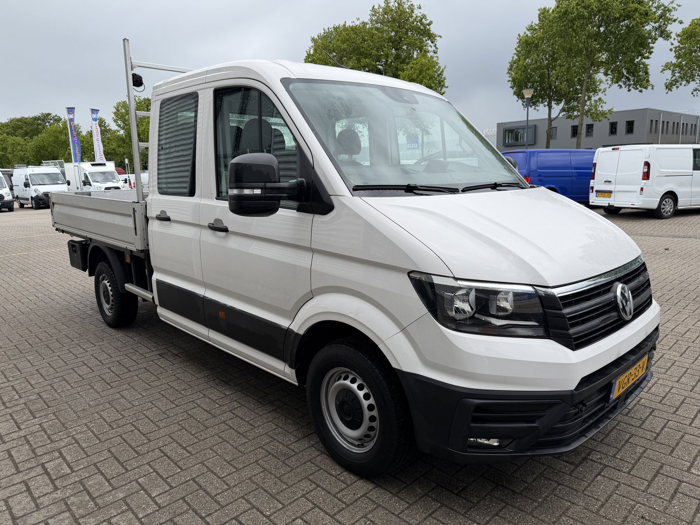 Volkswagen Crafter 35 2.0 TDI 177pk L3 EL DC 6 persoons Comfortline / RWD achterwielaandrijving / euro 6 / lease vanaf € / trekhaak 3500kg / camera / bpm vrij / vaste prijs rijklaar € 23.950 ex btw