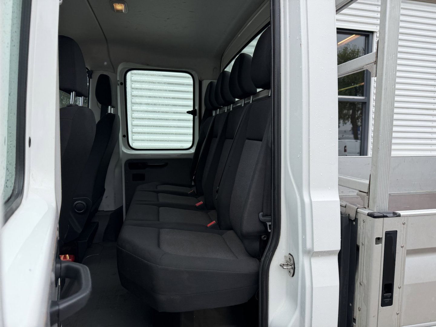 Volkswagen Crafter 35 2.0 TDI 177pk L3 EL DC 6 persoons Comfortline / RWD achterwielaandrijving / euro 6 / lease vanaf € / trekhaak 3500kg / camera / bpm vrij / vaste prijs rijklaar € 23.950 ex btw