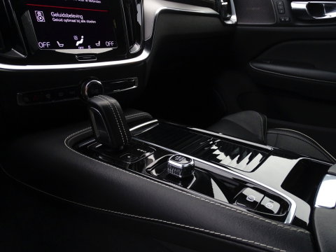 Volvo S60 T8 405PK Polestar Engineerd AWD / Brembo / Harman Kardon / LED