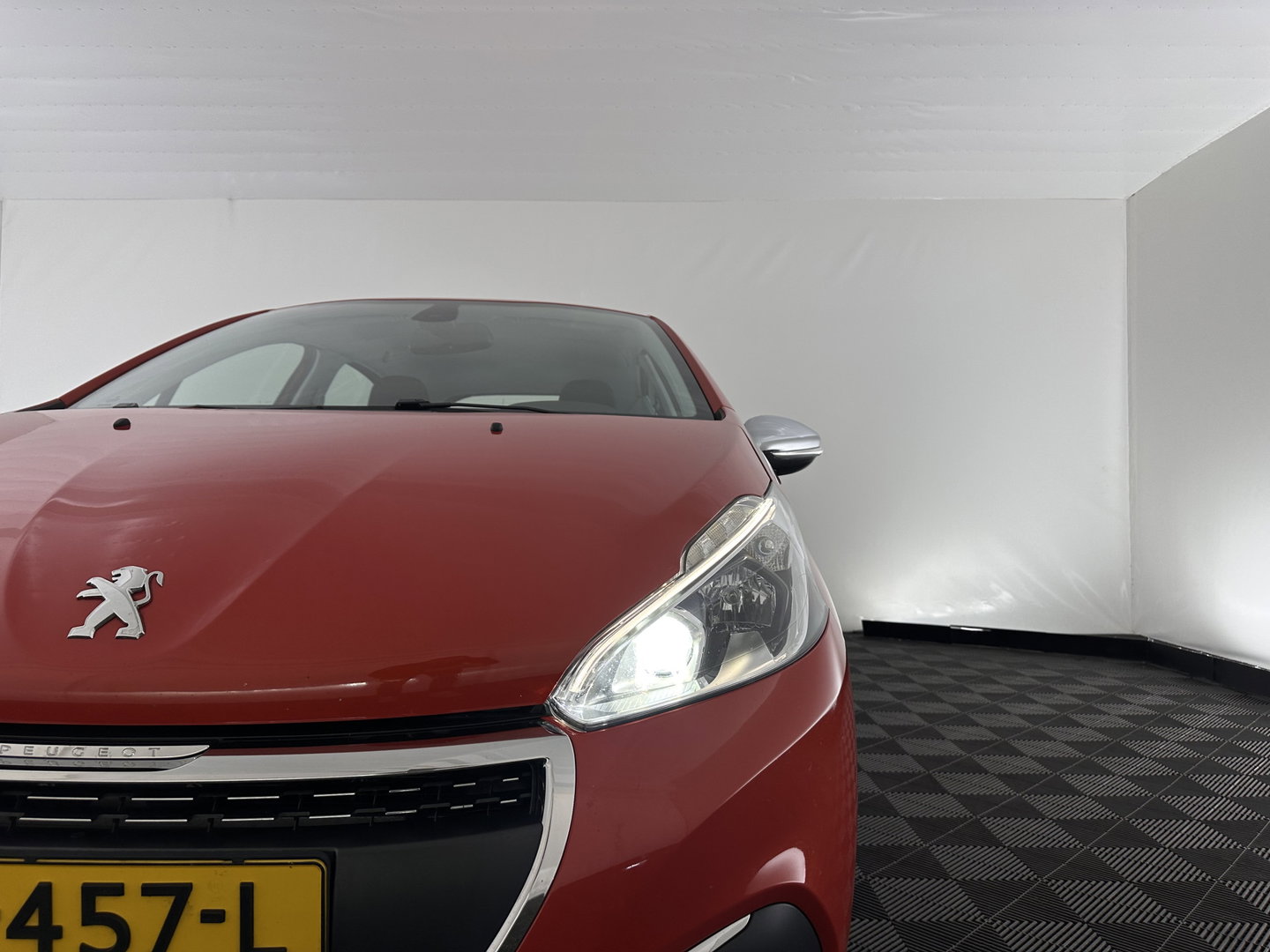 Peugeot 208 1.6 BlueHDi Blue Lease Executive *NAVI-FULLMAP | XENON | ECC | PDC | CRUISE | COMFORTSEATS | TOWBAR | 16''ALU*