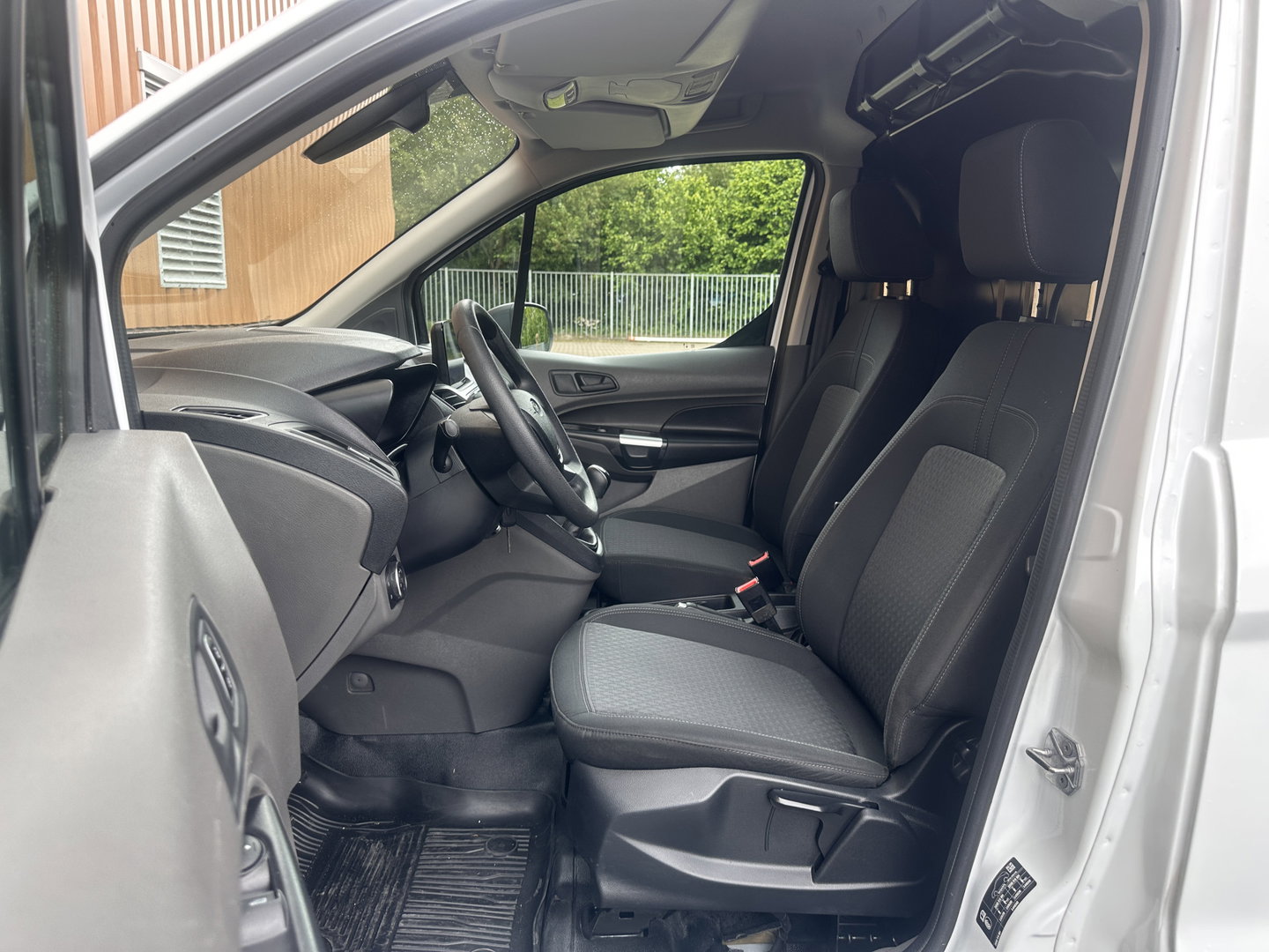 Ford Transit Connect 1.5 EcoBlue L2 Trend | Apple Carplay | Android Auto | Parkeersensoren Achter | Airconditioning | Centrale Deurvergrendeling