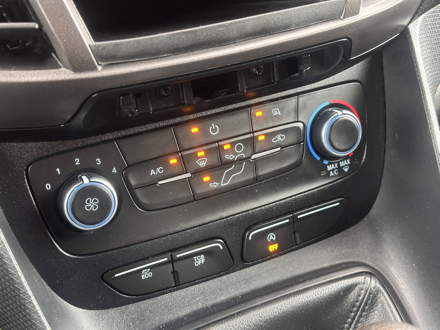 Ford Transit Connect 1.5 EcoBlue L2 Trend | Apple Carplay | Android Auto | Parkeersensoren Achter | Airconditioning | Centrale Deurvergrendeling