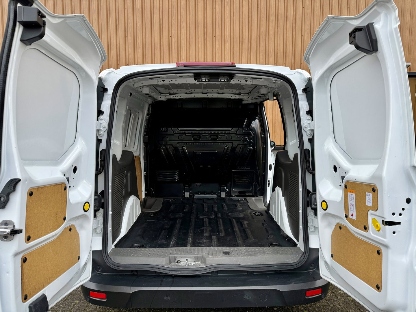 Ford Transit Connect 1.5 EcoBlue L2 Trend | Apple Carplay | Android Auto | Parkeersensoren Achter | Airconditioning | Centrale Deurvergrendeling