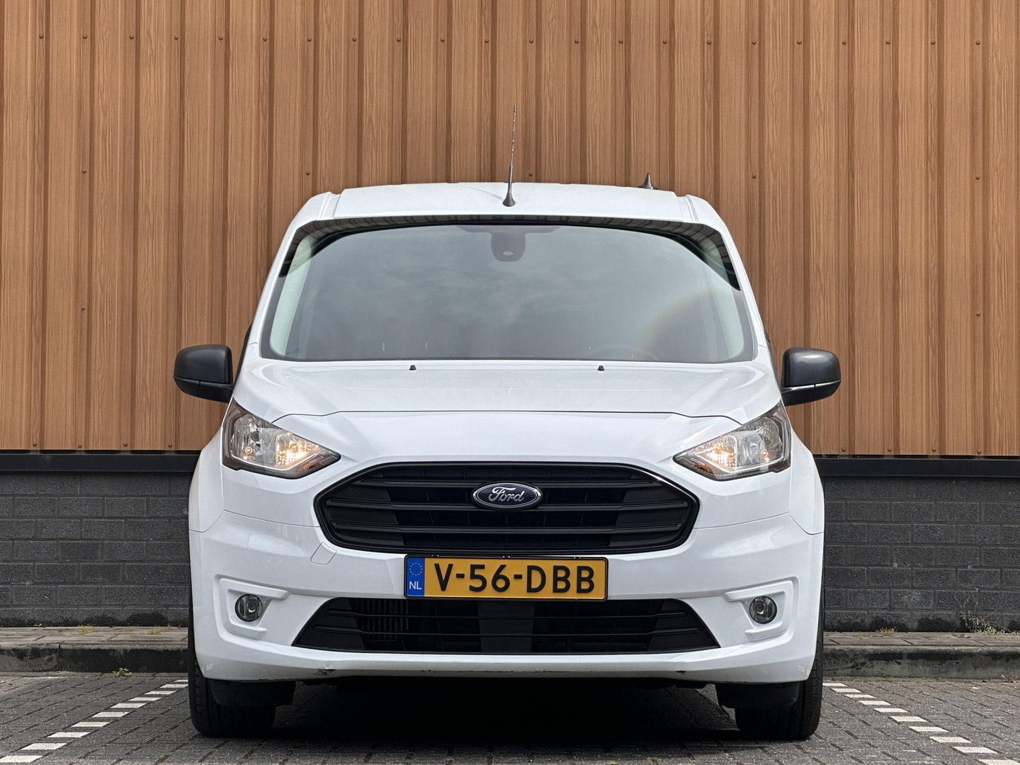 Ford Transit Connect 1.5 EcoBlue L2 Trend | Apple Carplay | Android Auto | Parkeersensoren Achter | Airconditioning | Centrale Deurvergrendeling