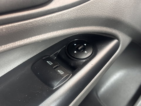 Ford Transit Connect 1.5 EcoBlue L2 Trend | Apple Carplay | Android Auto | Parkeersensoren Achter | Airconditioning | Centrale Deurvergrendeling