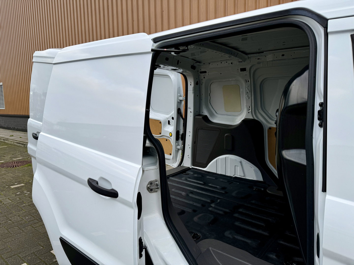 Ford Transit Connect 1.5 EcoBlue L2 Trend | Apple Carplay | Android Auto | Parkeersensoren Achter | Airconditioning | Centrale Deurvergrendeling