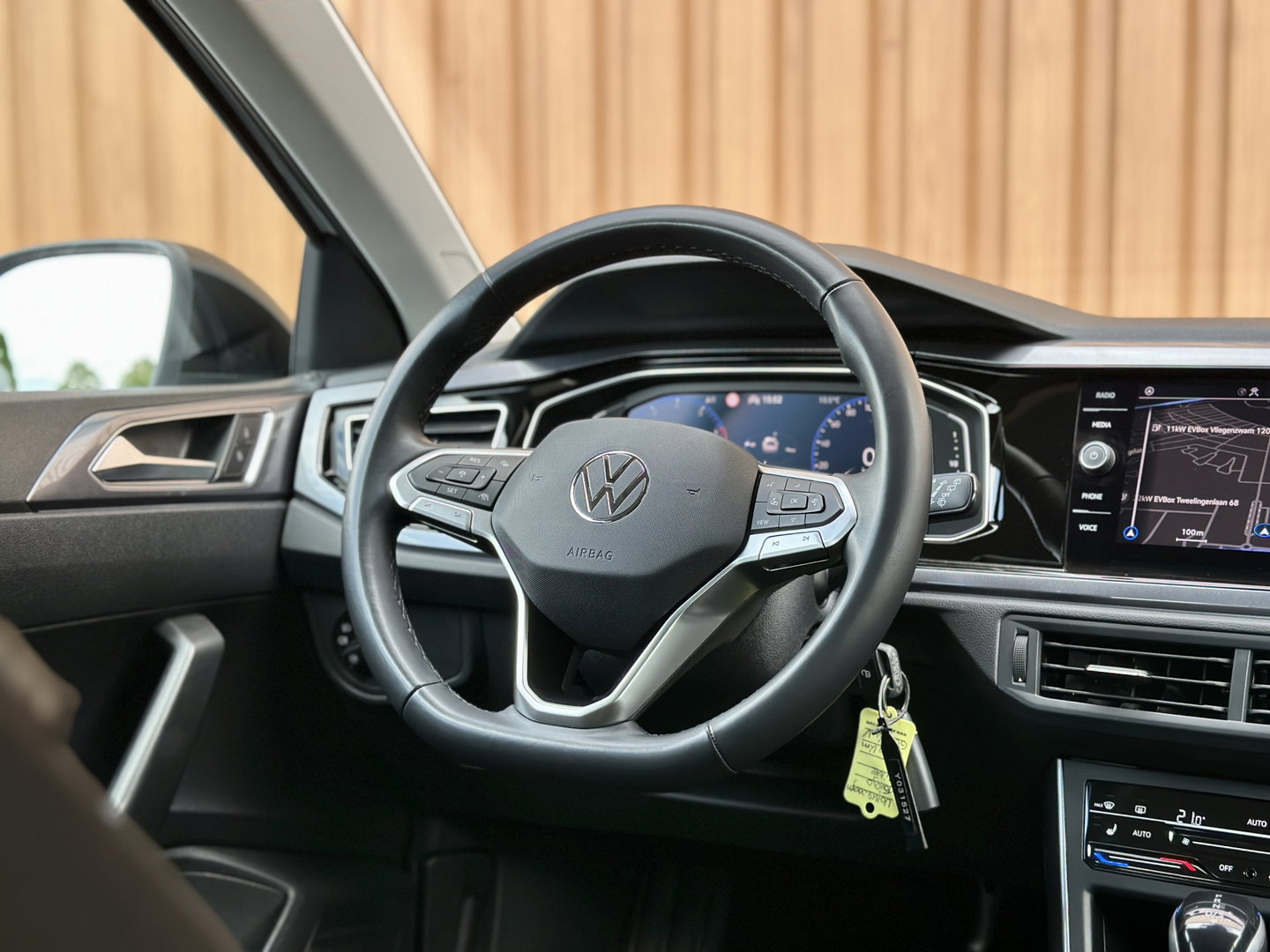 Volkswagen Taigo 1.5 TSI R-Line Business | IQ Light | Achteruitrijcamera | Apple Carplay | ACC | Stoelverwarming | Parkeersensoren | Android Auto |