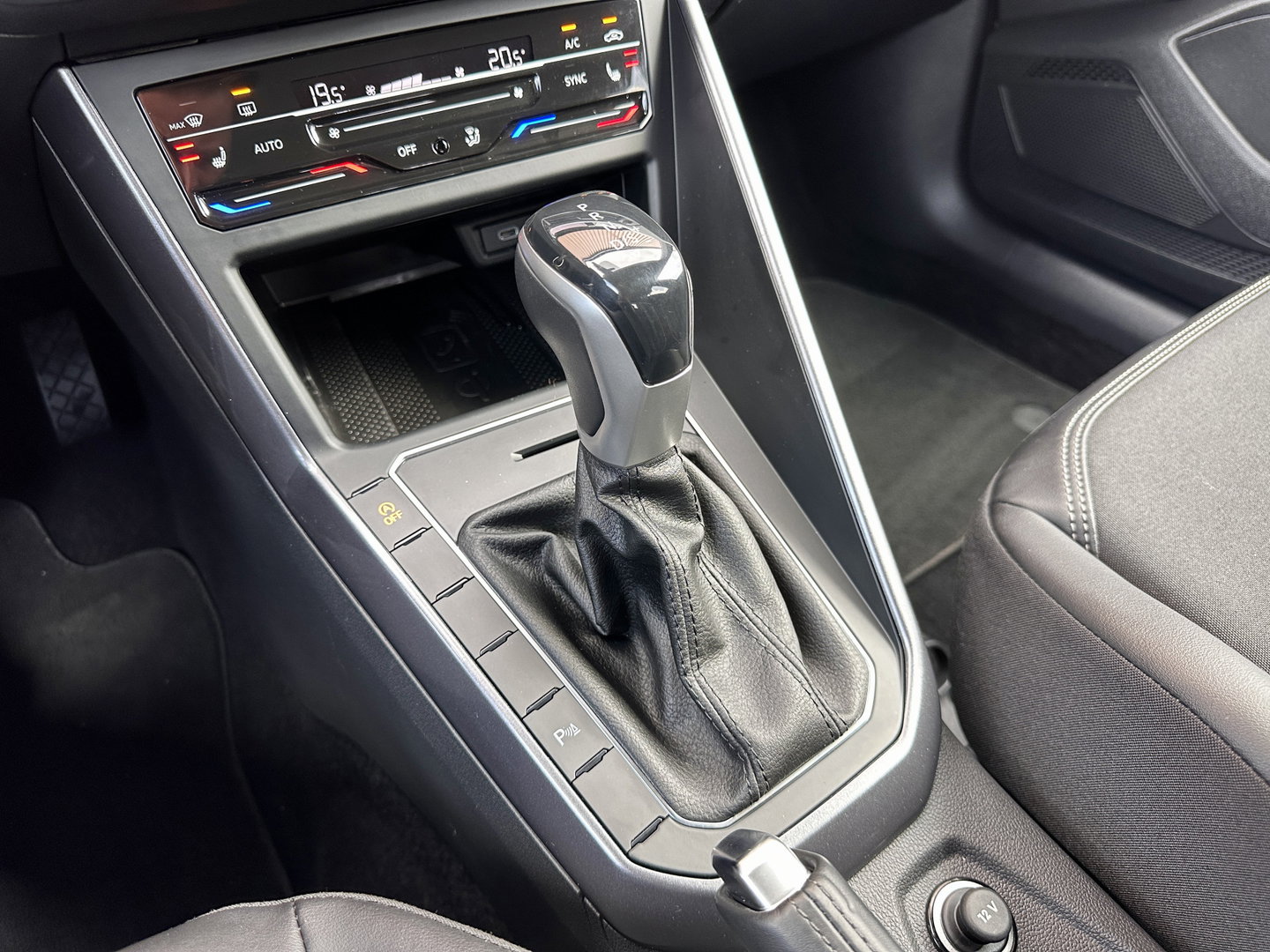 Volkswagen Taigo 1.5 TSI R-Line Business | IQ Light | Achteruitrijcamera | Apple Carplay | ACC | Stoelverwarming | Parkeersensoren | Android Auto |