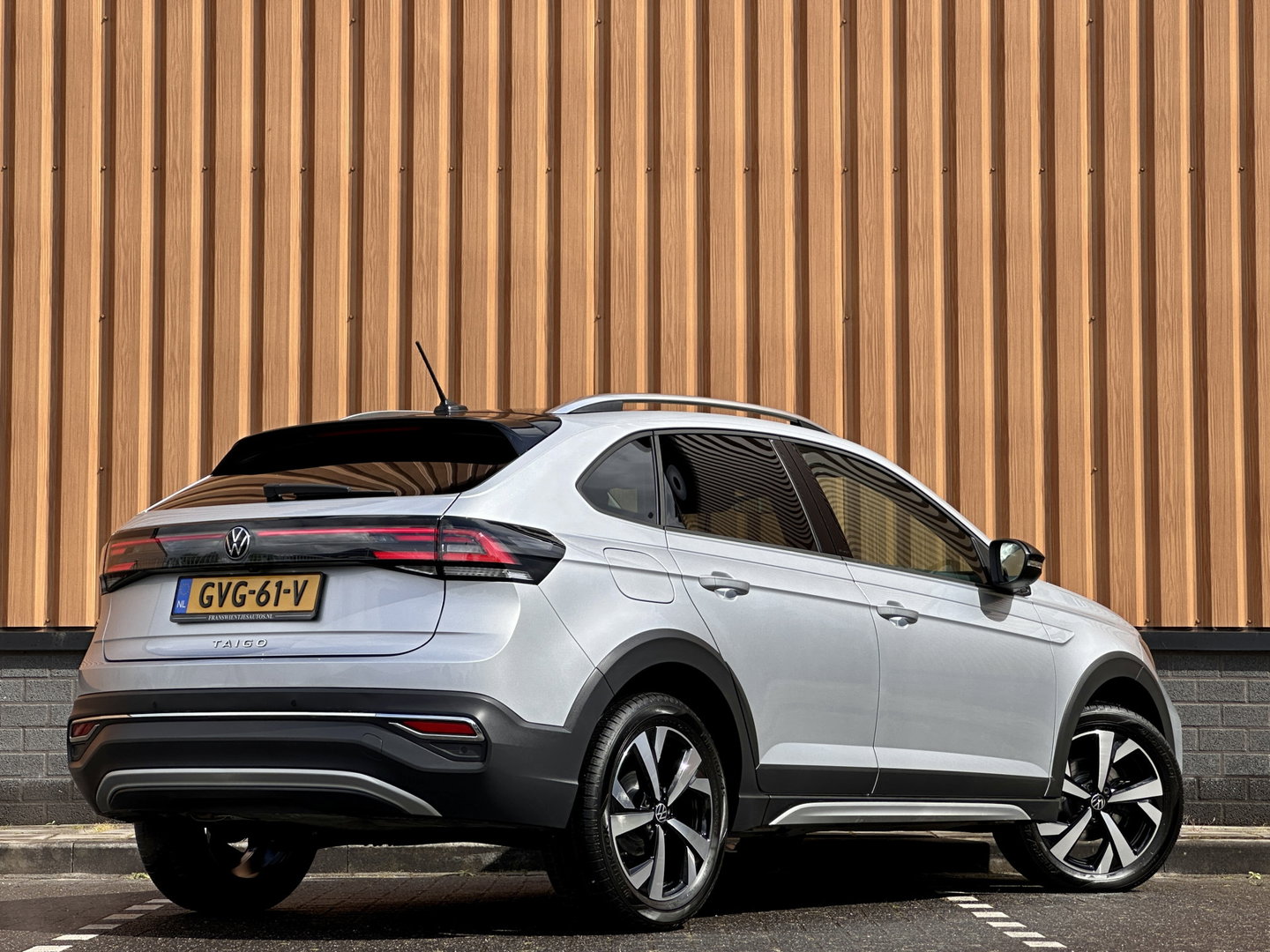 Volkswagen Taigo 1.5 TSI R-Line Business | IQ Light | Achteruitrijcamera | Apple Carplay | ACC | Stoelverwarming | Parkeersensoren | Android Auto |