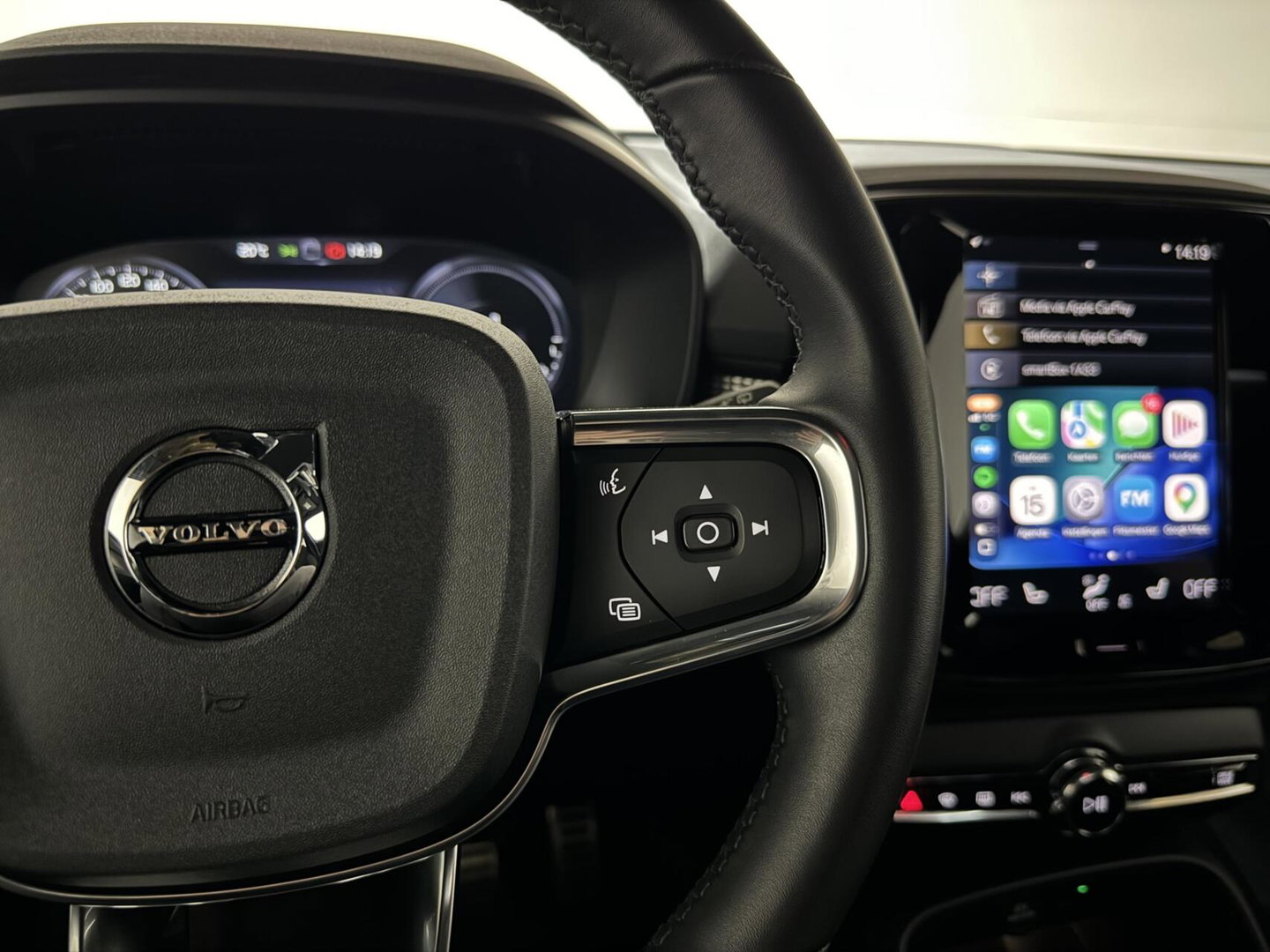 Volvo XC40 1.5 T5 Plug-in Hybride R-Design Pano H/K Autopilot