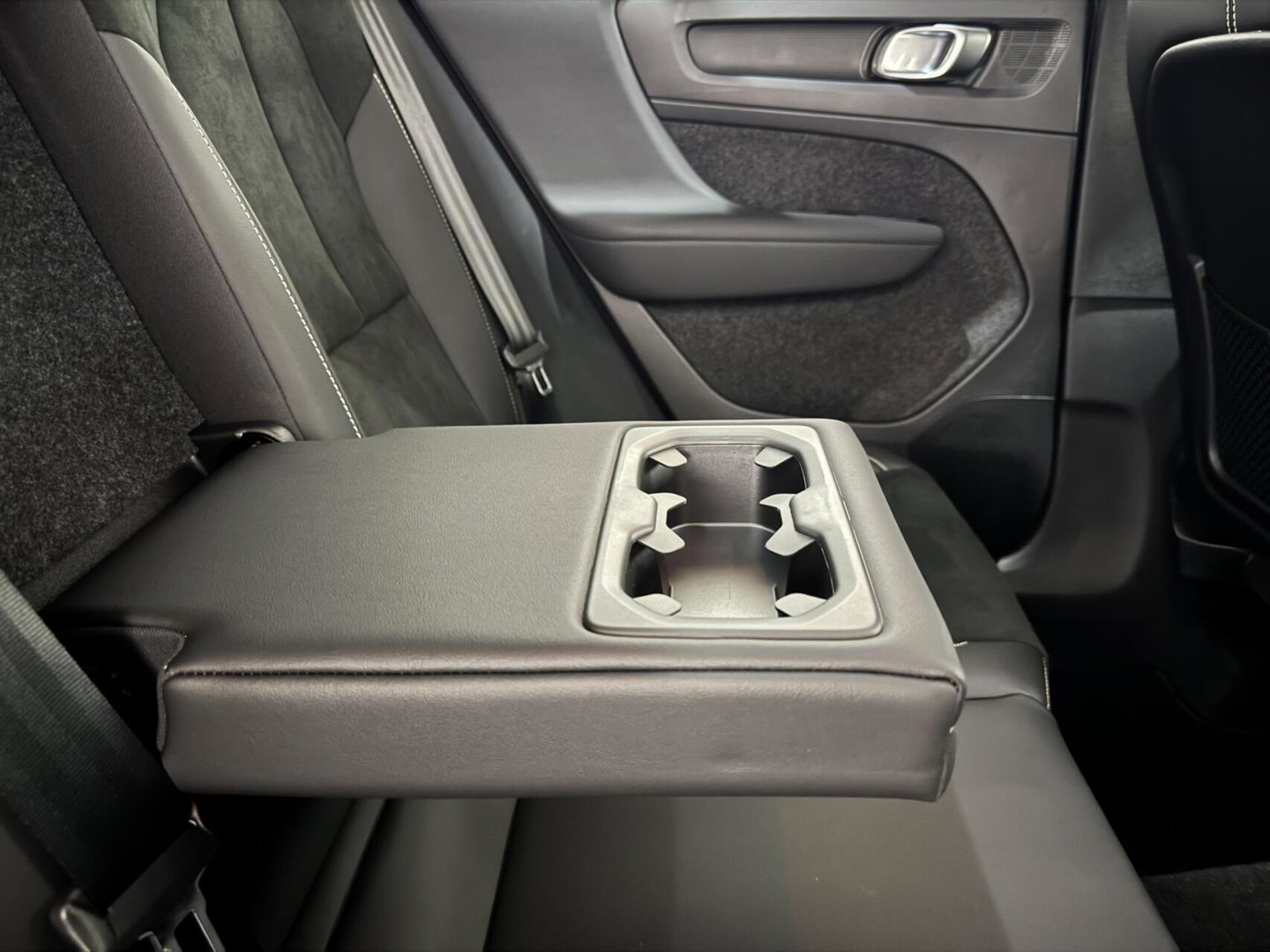Volvo XC40 1.5 T5 Plug-in Hybride R-Design Pano H/K Autopilot
