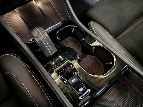 Volvo XC40 1.5 T5 Plug-in Hybride R-Design Pano H/K Autopilot