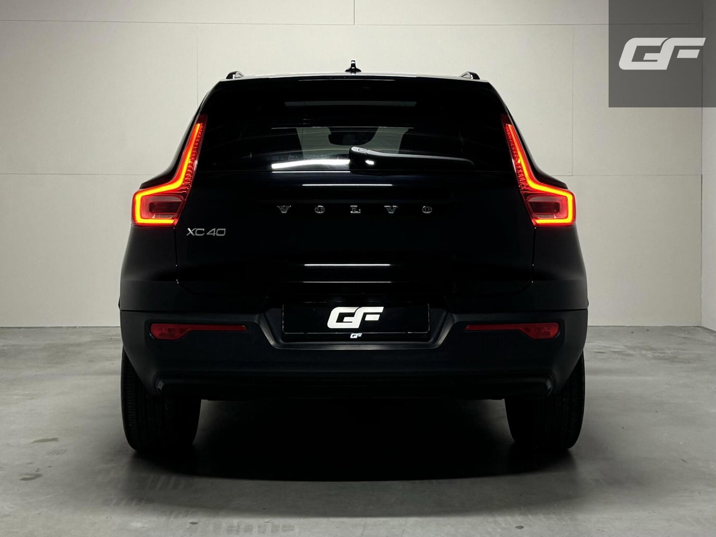 Volvo XC40 1.5 T5 Plug-in Hybride R-Design Pano H/K Autopilot