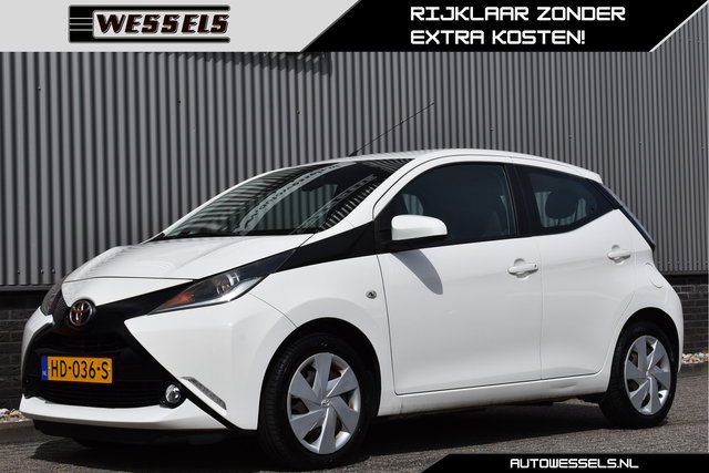 Toyota Aygo - 1.0 VVT-i x-play Afn. Trekhaak, Camera, Airco, Bluetooth, Elek. ramen