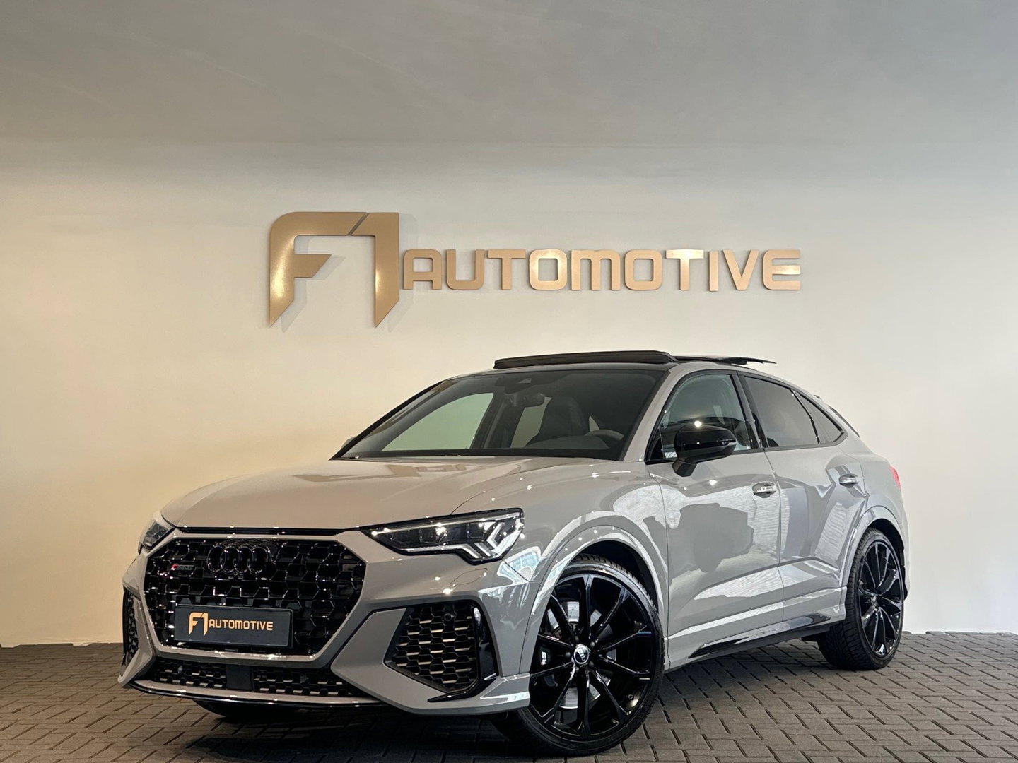 Audi RSQ3 Sportback 2.5 TFSI Pano|Memory|Sonos|RS Seat|Trekhaak