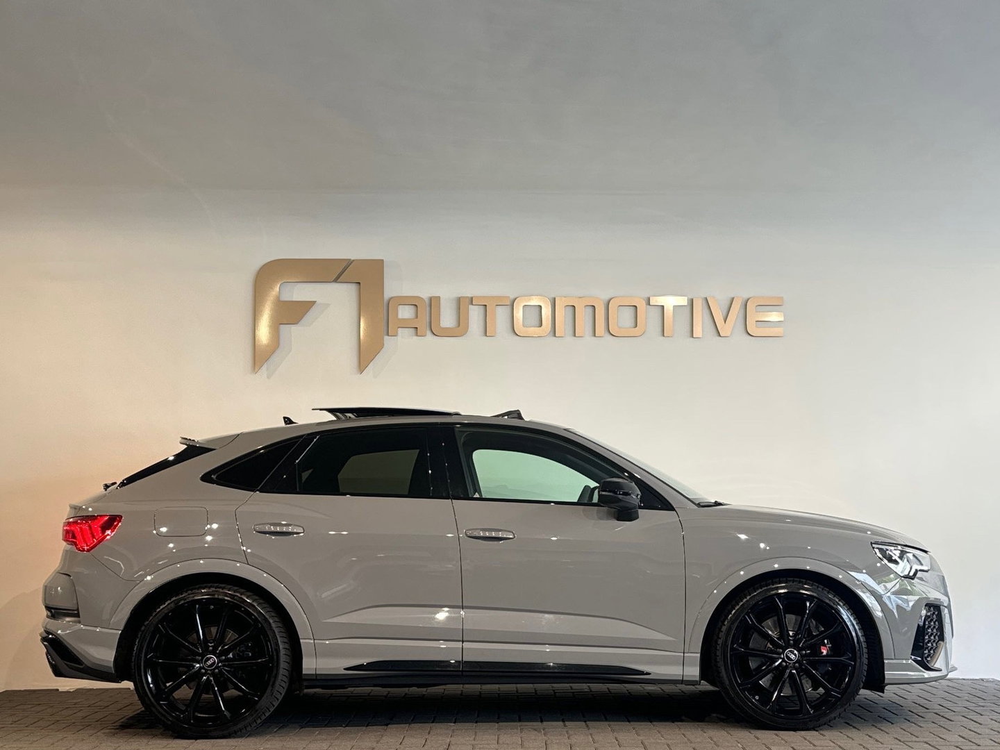 Audi RSQ3 Sportback 2.5 TFSI Pano|Memory|Sonos|RS Seat|Trekhaak