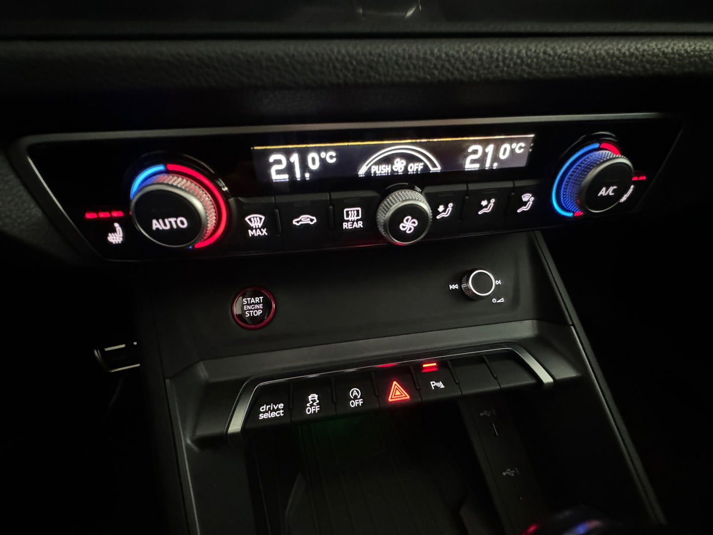 Audi RSQ3 Sportback 2.5 TFSI Pano|Memory|Sonos|RS Seat|Trekhaak