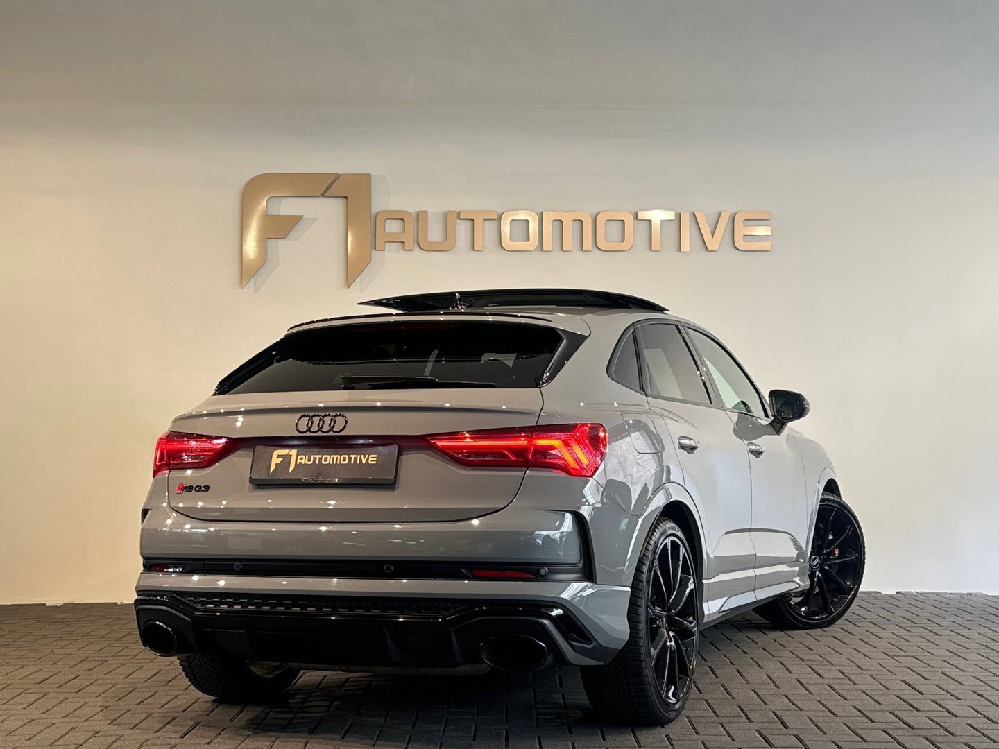 Audi RSQ3 Sportback 2.5 TFSI Pano|Memory|Sonos|RS Seat|Trekhaak