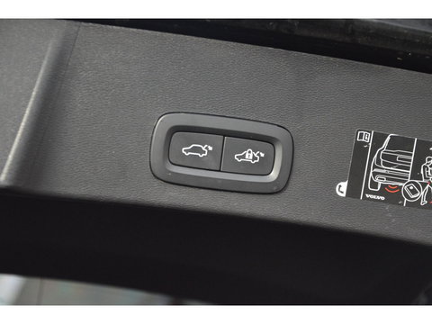 Volvo XC40 Recharge P8 AWD R-Design | 92% SOH | Adaptive | Trekhaak | Stoel + Stuur Verwarmd | Elektrische stoel | Apple-CarPlay |